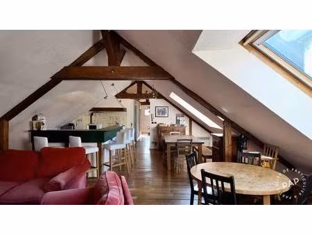 idéalement situé au cœur du village de saint-lary  cet appartement tout confort bénéficie 