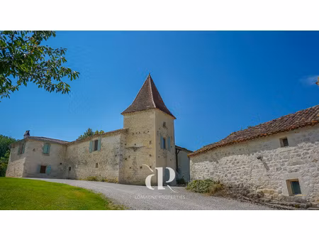 charmant domaine du quercy à l'élégance intemporelle et à la situation exceptionnelle