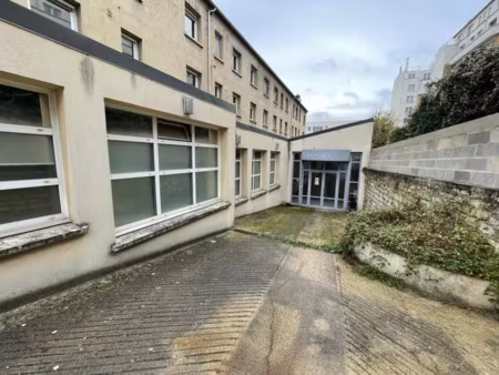 local d'activités de 651m²