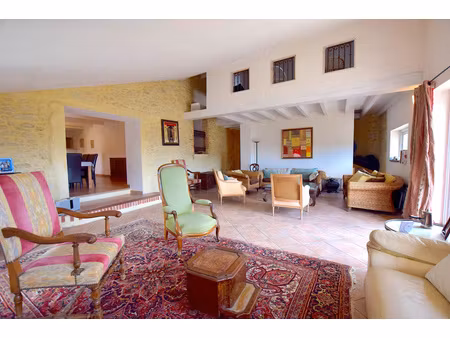 maison de village 270 m²