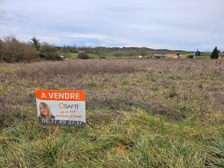 terrain plat constructible de 2656 m2