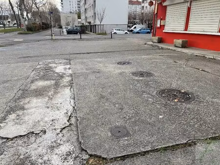 vente commerce 600 m² échirolles (38130)