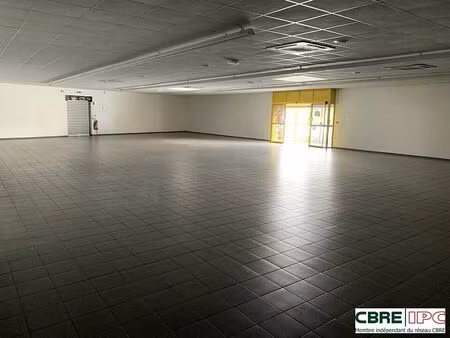 location commerce saint-pierre-du-mont 600 m²
