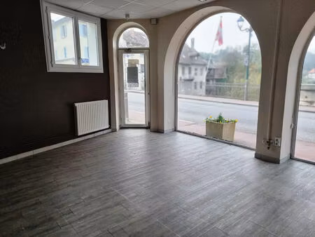 local commercial le pont de beauvoisin 4 pièce(s) 65 m2