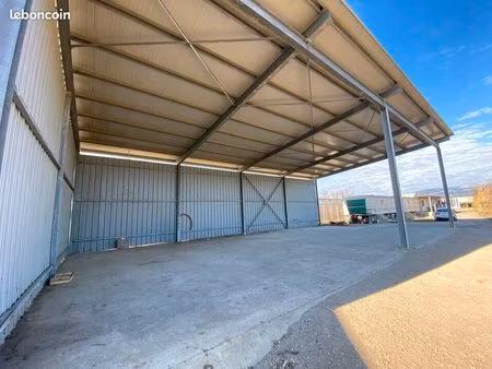 local d'activité 200 m²