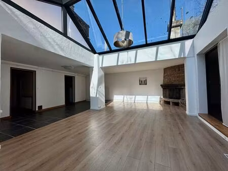 maison de 146 m2 avec 3 chambres plus un bureau   1 garage  sur une parcelle de 755m2   qu