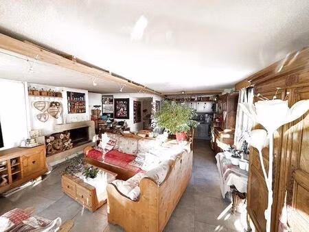 à saint-françois-longchamp  appartement centre station  belle superficie avec garage