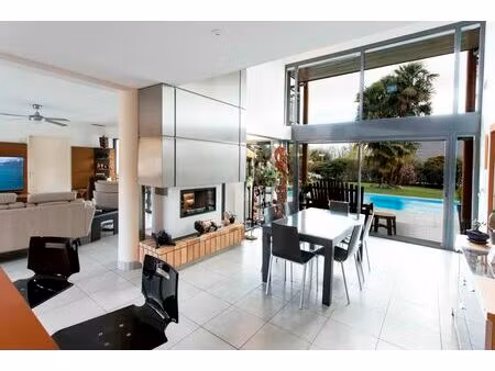 vente maison 9 pièces 220m2 pau 64000 - 990000 € - surface privée