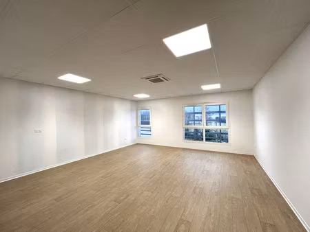 location local commercial 1 pièces 34m2 salies-de-béarn 64270 - 625 € - surface privée