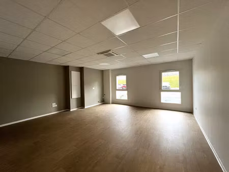 location local commercial 1 pièces 34m2 salies-de-béarn 64270 - 650 € - surface privée