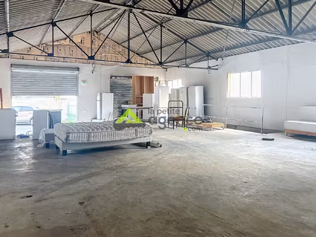 bâtiment sur 2 niveaux 380m2