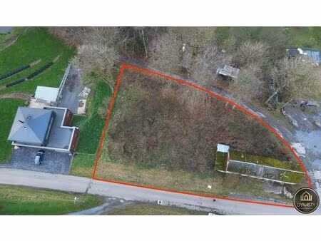 ensemble de 3 parcelles dans la région de léglise