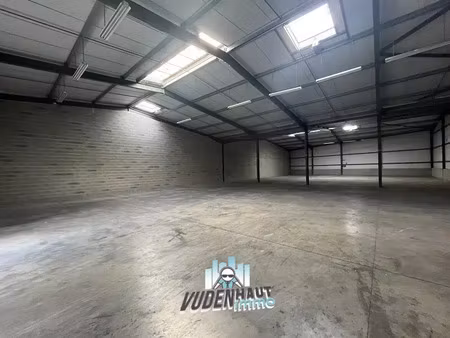local d'activité 1560 m²