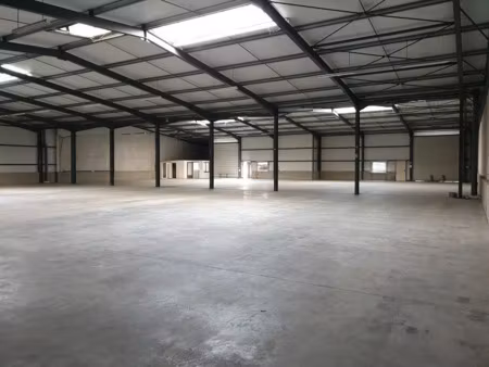 local d'activité 840 m²