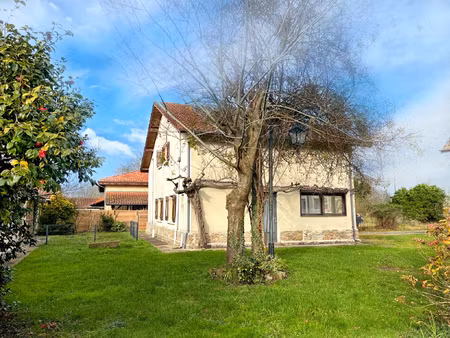 maison de village divisée en 2 logements avec dépendance