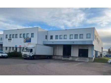 location commerce 2208 m² à genas (69740)