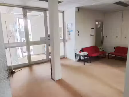 immeuble de bureaux  plein centre ville villemandeur. invest