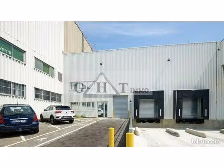 local logistique 1 530 m²