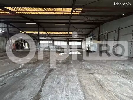 local d'activité 1 450 m²