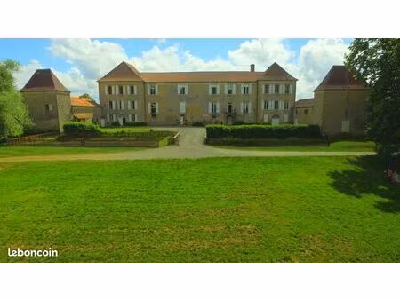 chateau 50 pièces 3442 m²