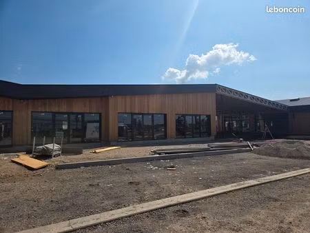 local dans centre commercial proche frontière construction en cours