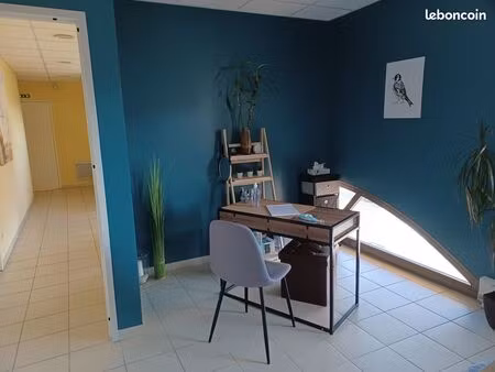 bureau local professionnel climatisé