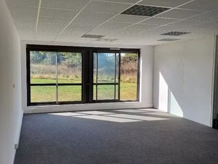 local bureaux 77 m²
