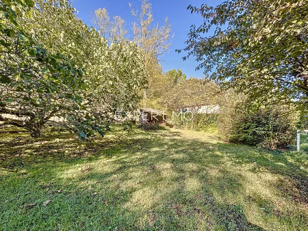 à vendre à ayguesvives : terrain constructible de 590 m2.