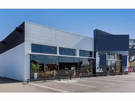 en exclusivité- à vendre un local d'activités indépendant de 1500 m² sur un terrain de 516