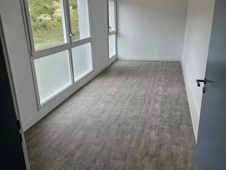 location bureau 17 m² à saint-jean-de-luz (64500)
