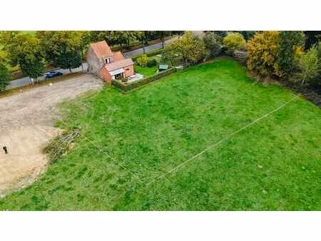 terrain à bâtir 24 ares! 20m de façade!