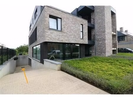 recent gebouwde handelszaak in hartje tielt