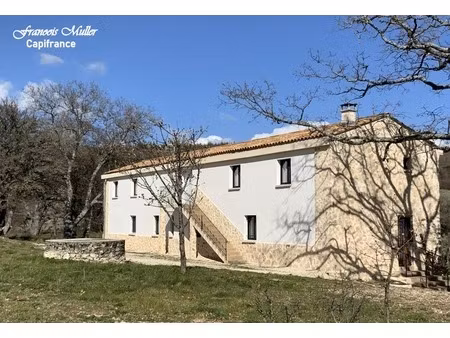 a proximité de banon  belle maison d'hôtes de 268 m2 (+130 m2) en pleine campagne