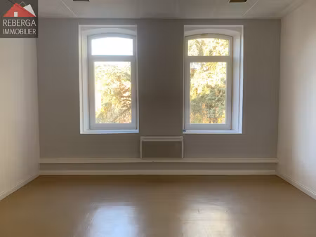 bureau 20m2 avec salle d'attente commune