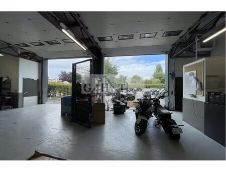 location local commercial