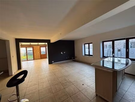 ensemble immobilier : hangar de 1 000 m² et maison