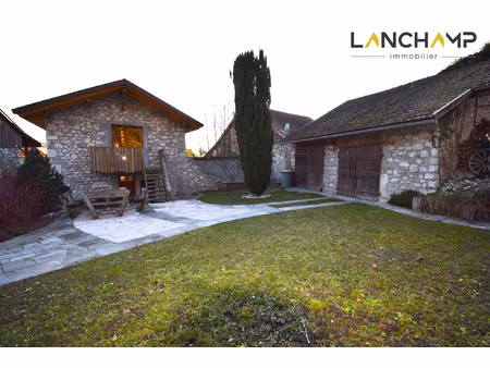 maison de caractère avec jardin et grange