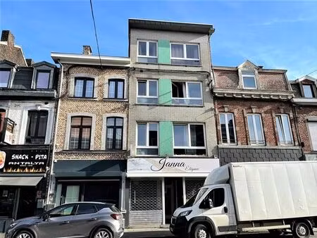 sous-option ! immeuble : commerce et 3 appartements à vendre