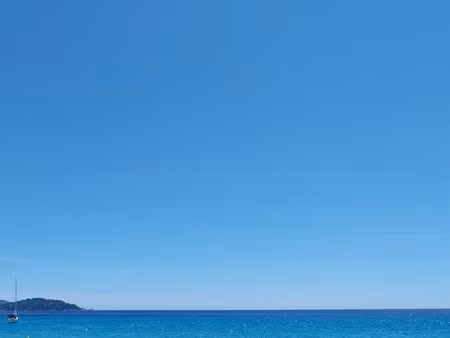 boutique 100 m² sausset-les-pins