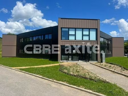 location bureau pringy 195 m²