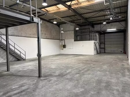location local d'activités bondy 366 m²