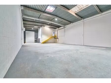 location local d'activités torcy 645 m²