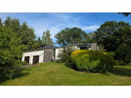 villa 4 facades avec allée privative et grand jardin