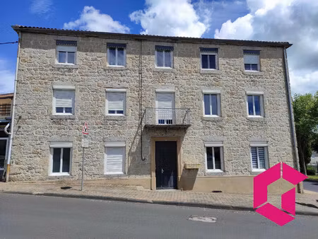 bel immeuble en pierres