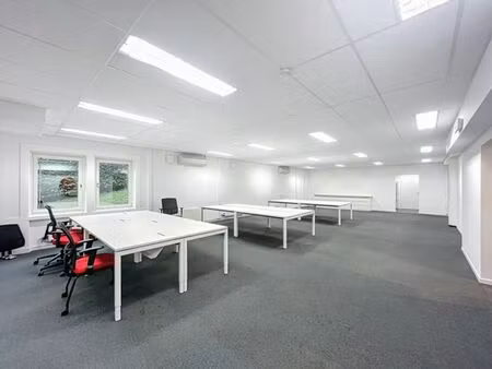 open space de 247 m² à bouge dans un immeuble muliti-activit