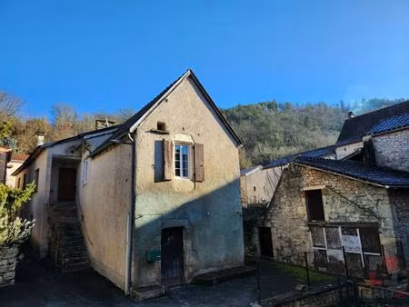 maison de village à rénover avec jardinet et garage