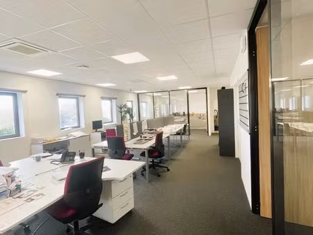 10mn de bordeaux centre / gare saint-jean - bureaux aménagés en état neuf