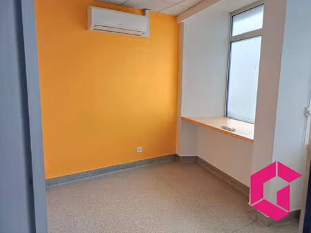 local commercial en plein centre de tence