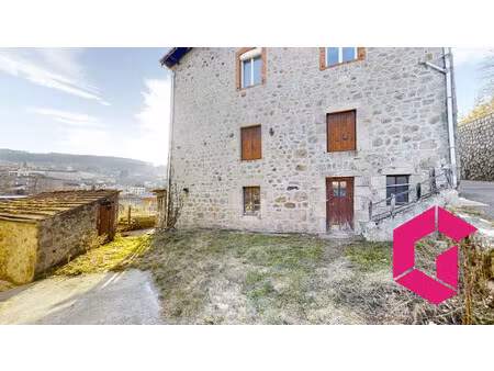 maison en pierre avec jardin !