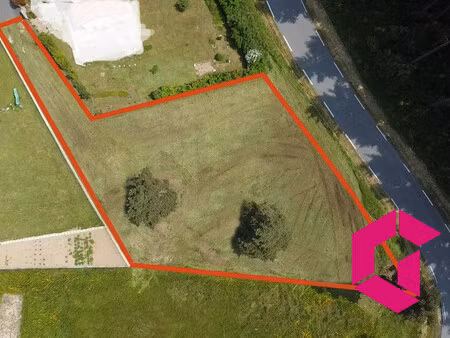 terrain loti au calme !